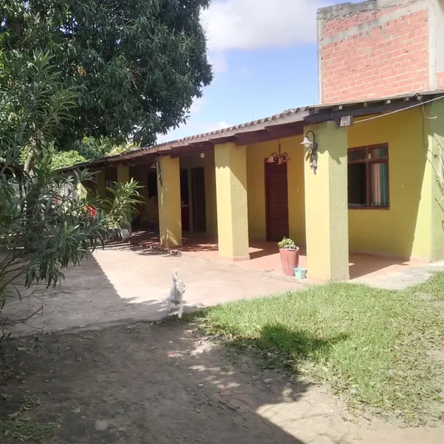 Casa a Precio de Terreno en Zona Norte con 12 m. de Frente